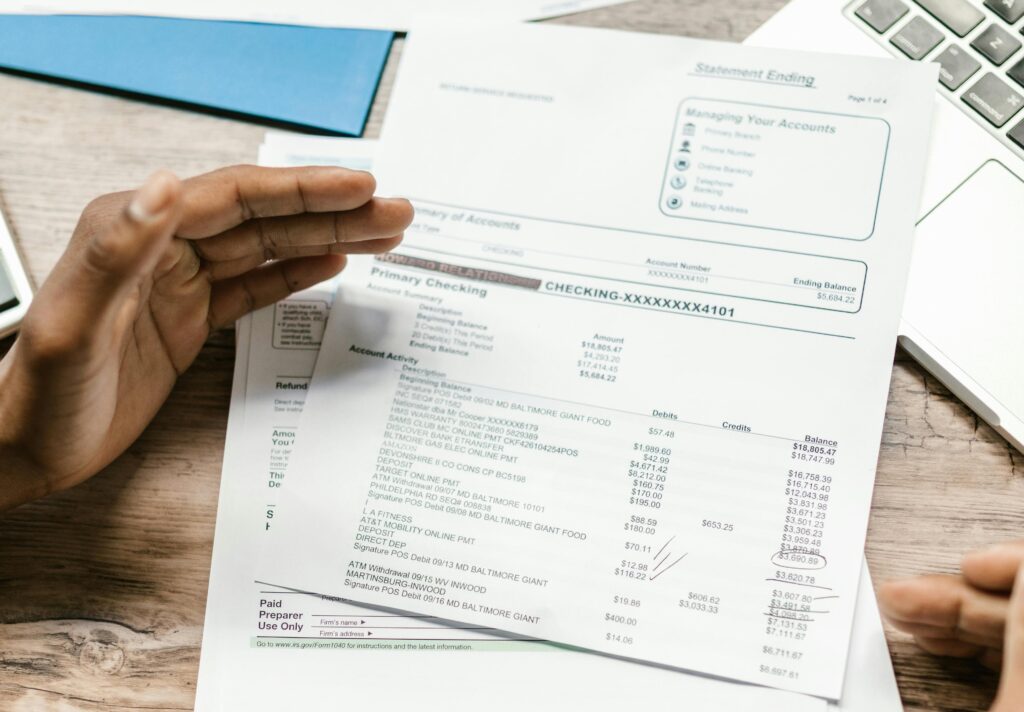 Descontos indevidos em conta bancária: quando são ilegais